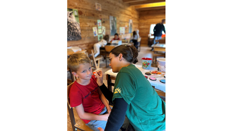 Kinderschminken, Basteln und Malen im Kinderstadl | © Tanja Kaserer